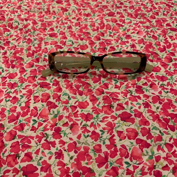 Liberty of London Tana Lawn Fabric Poppies- 1 Cut Yard - Picture 1 of 3